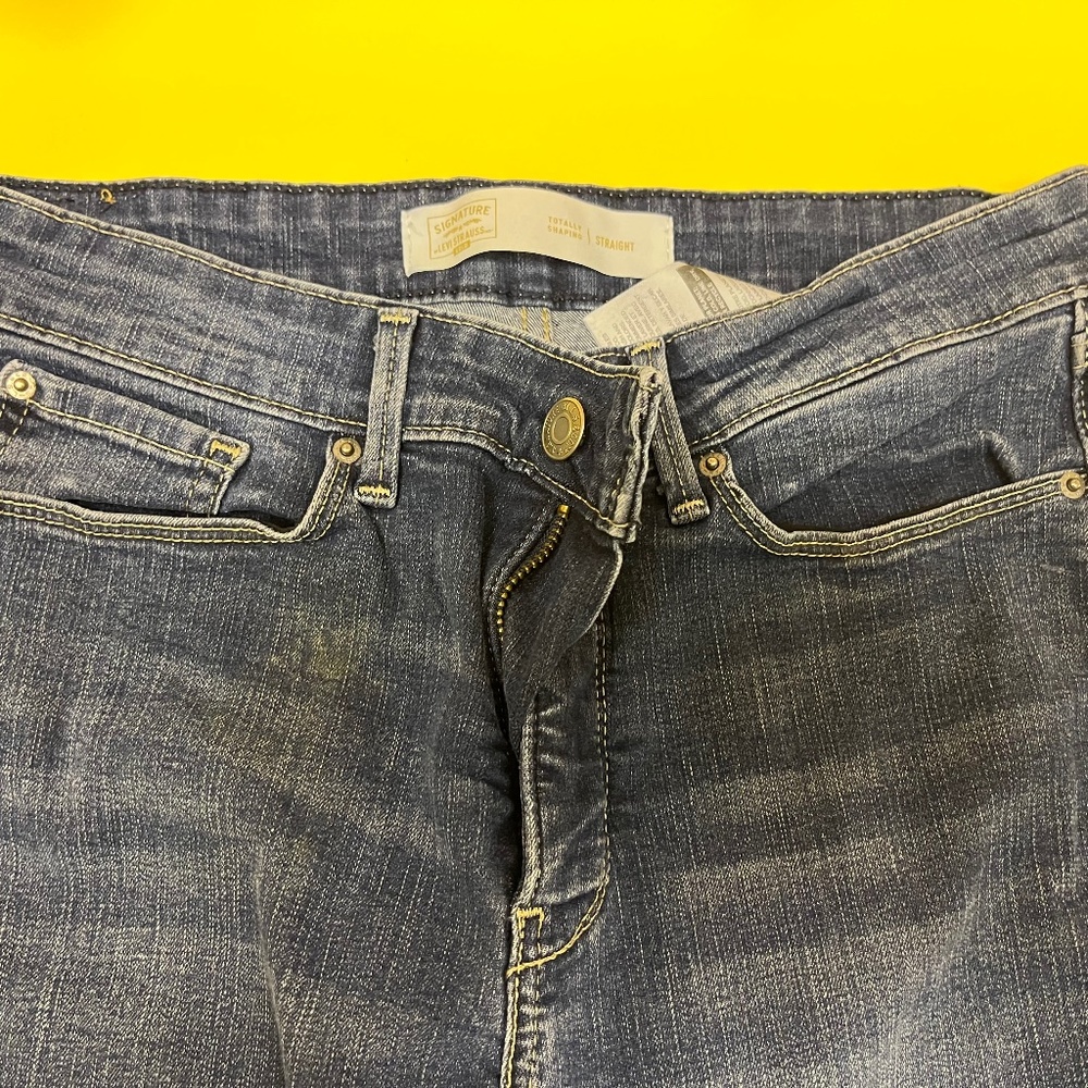 Signature Levi's Women's Straight Leg Jeans